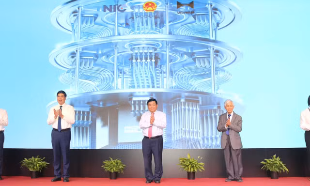 Gần 100 tài năng từ nhiều quốc gia tranh tài về tính toán lượng tử ở Gia Lai