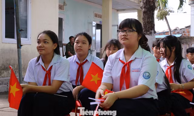 Tiếng trống khai trường vang giữa biển khơi