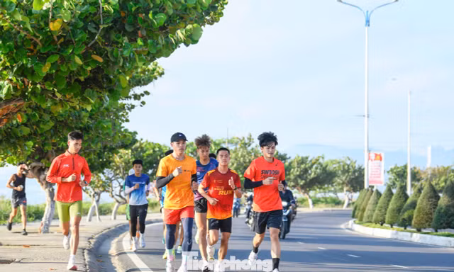 Sôi động phố biển Nha Trang