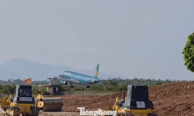Đường băng sân bay Phù Cát hơn 3.200 tỷ thi công suốt ngày đêm 