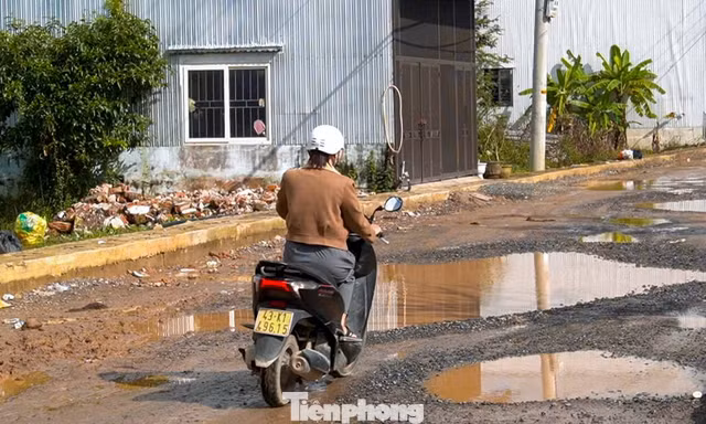 Ổ gà, ổ voi chi chít đường vào khu tái định cư ở Đà Nẵng