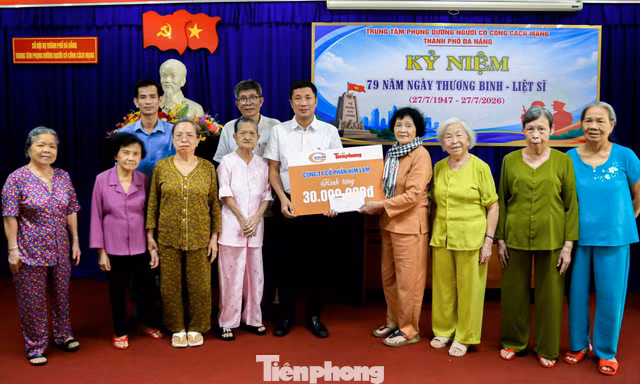 Công ty Cổ phần Him Lam, Báo Tiền Phong tặng quà tri ân tại Trung tâm Phụng dưỡng người có công cách mạng Đà Nẵng