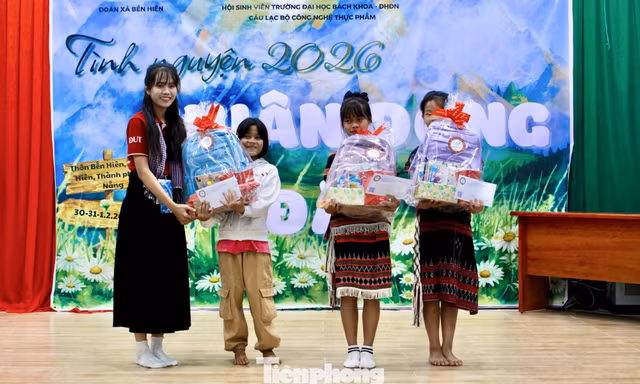Tuổi trẻ Đà Nẵng lan tỏa 'Xuân đong đầy' đến bà con vùng cao