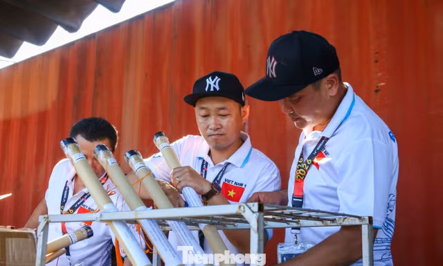 Bên trong trận địa pháo hoa đội Việt Nam và Trung Quốc sắp khai hỏa