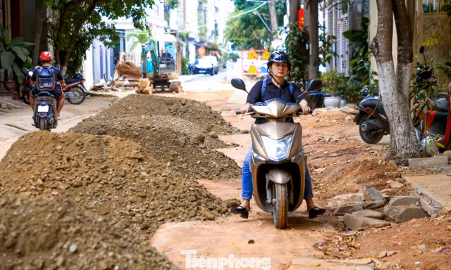 Người dân bức xúc vì tuyến đường nhếch nhác giữa trung tâm Đà Nẵng