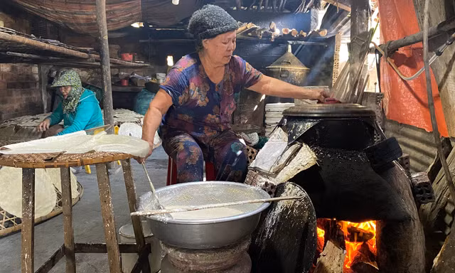 Túy Loan - làng bánh tráng 500 tuổi toàn người già