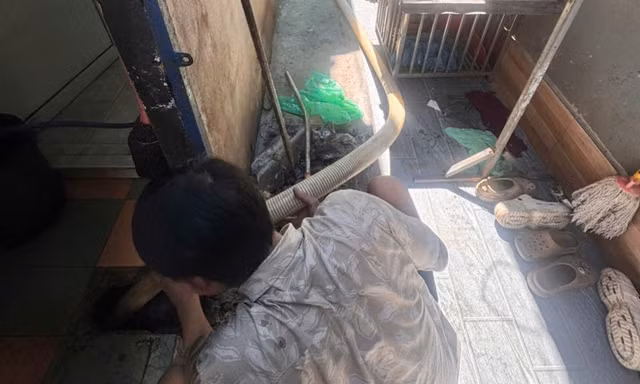 Hút 3 khối chất thải, người dân 'choáng' khi bị tính 19,5 triệu đồng