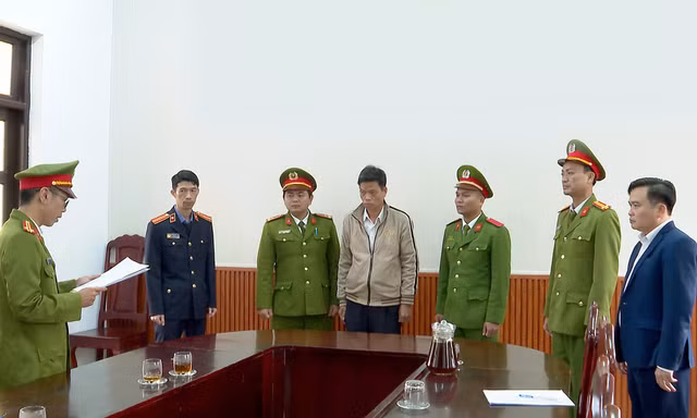 Bắt tạm giam nguyên cán bộ địa chính phường làm giả mạo hồ sơ đất đai