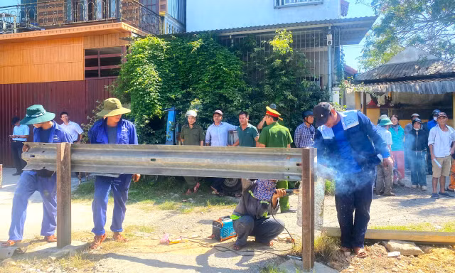 Rào các lối đi tự mở nguy hiểm qua đường sắt ở TP. Huế