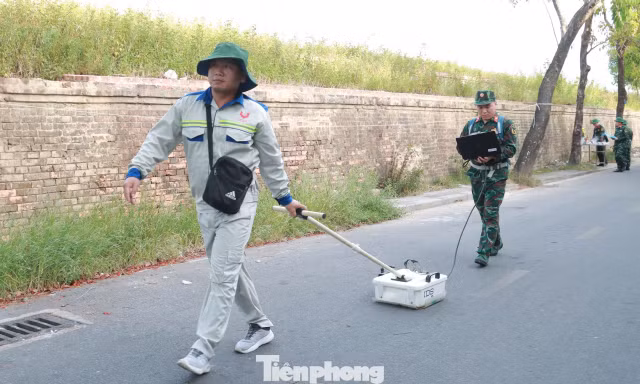 Cận cảnh radar xuyên đất dò tìm mộ liệt sĩ trong Kinh thành Huế