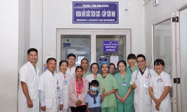 Cứu sống bệnh nhi 7 tuổi liệt tứ chi do rắn độc cắn
