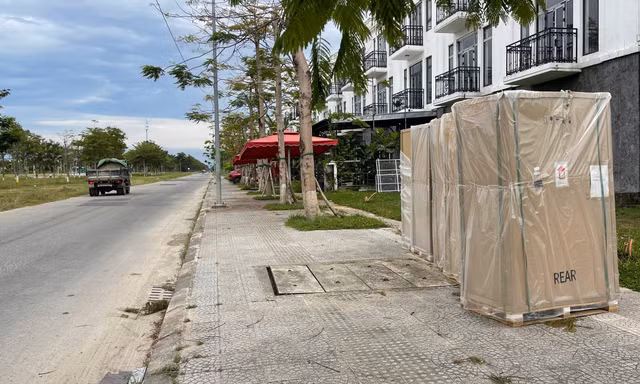 Tự ý cho thuê mặt bằng vỉa hè, công viên