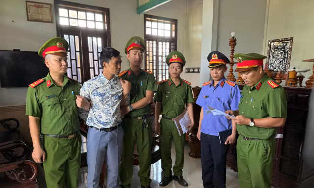 Chủ tiệm cây cảnh ở Huế vừa bị khởi tố lộ thêm hành vi đánh chửi mẹ ruột