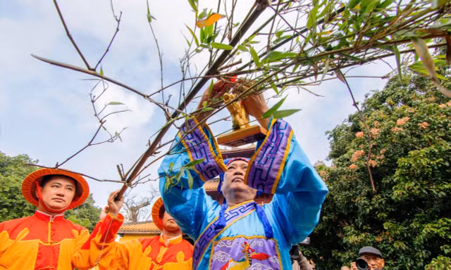 Lễ dựng nêu báo Tết trong Hoàng cung Huế