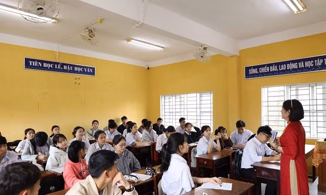 Huế đề xuất hoàn trả tiền dư cho phụ huynh, siết chặt các khoản thu trường công