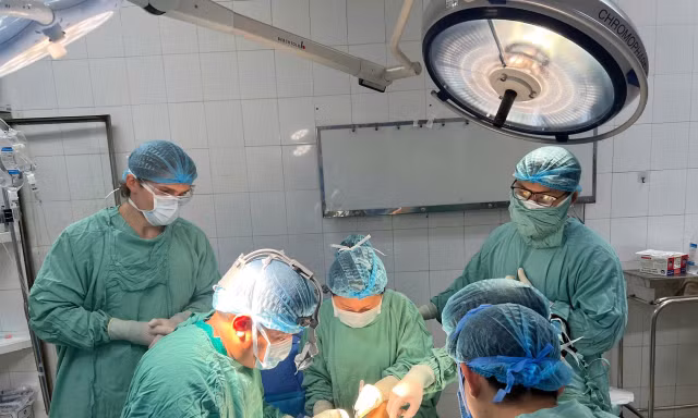 Nối thành công bàn chân đứt rời do máy cắt cỏ