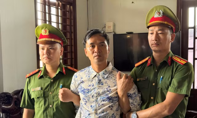 Chủ tiệm kinh doanh bị bắt vì nhiều lần livestream xúc phạm cơ quan chức năng ở Huế