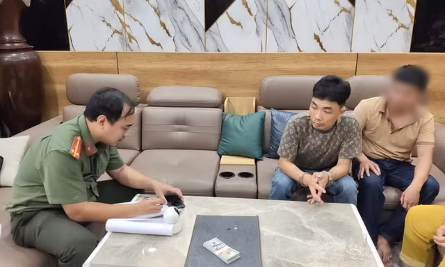 Mua USD giả về tiêu thụ để có tiền sử dụng ma túy