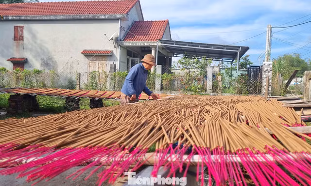 Cận Tết, làng hương trăm năm tuổi ở Đà Nẵng làm không ngơi tay