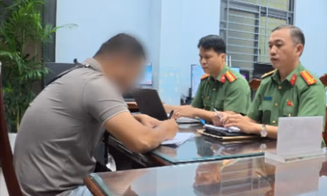 Xử phạt người vào fanpage của Lê Trung Khoa viết bình luận sai sự thật, xuyên tạc về lãnh đạo Đảng, Nhà nước 