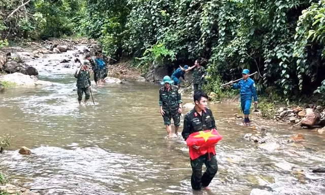 Phát hiện hài cốt liệt sĩ cùng tăng võng nilon, vỏ đạn AK trong rừng già ở Đà Nẵng