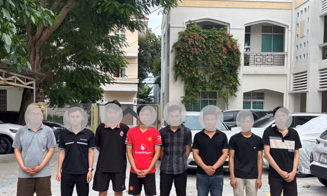 Đột kích quán cà phê, bắt nhóm cá cược World Cup