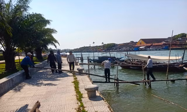 Hội An quyết liệt lập lại trật tự vỉa hè, 'xóa sổ' cầu khỉ đón khách trái phép