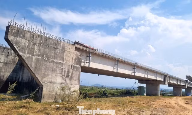 Đà Nẵng: Cầu 220 tỷ chưa làm xong đã rỉ sét