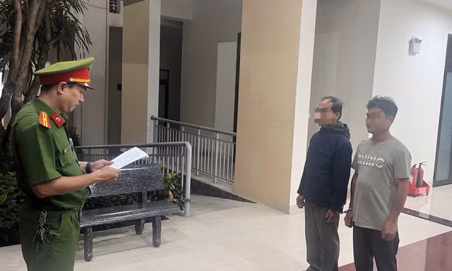 Tạm giữ hình sự hai kẻ xâm hại bé gái hàng xóm 13 tuổi