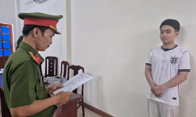 Nhân viên Thế giới di động chiếm đoạt 84 điện thoại của công ty 
