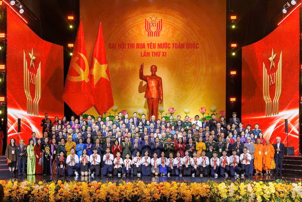 doan-dai-bieu-trung-uong-doan-chup-hinh-luu-niem-tai-dai-hoi-thi-dua-yeu-nuoc-lan-xi.jpg