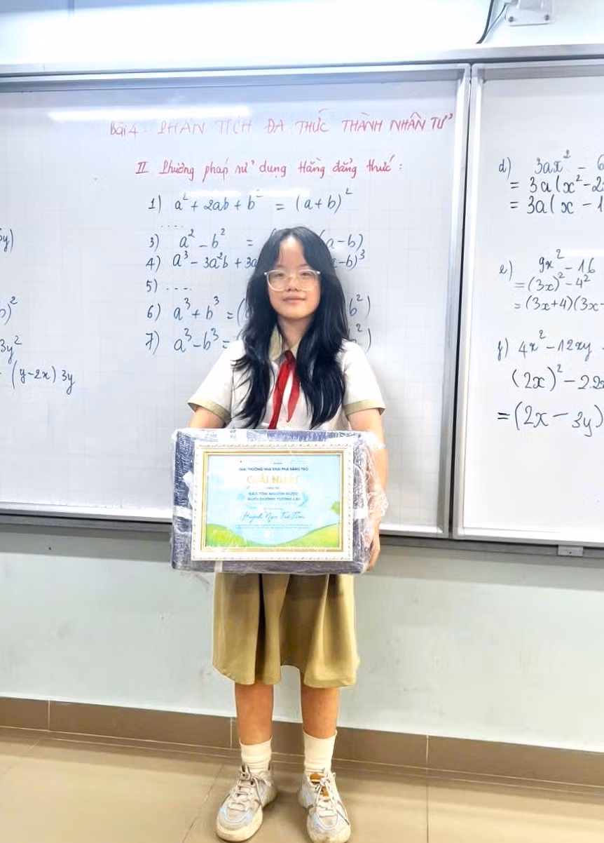 tue-tam-cung-giai-thuong-giai-nhat-mizuiku-em-yeu-nuoc-sach.jpg