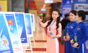 Ấn tượng triển lãm 'Chuyến tàu tiến vào kỷ nguyên mới' tại Đại hội Đoàn XIII