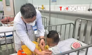 NÓNG 6/5: Tình trạng sức khoẻ hiện tại của bé trai 2 tuổi nghi bị mẹ ruột và người tình bạo hành