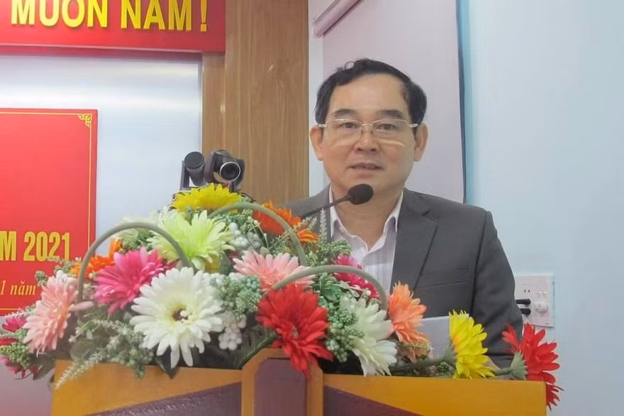 Ông Nguyễn Xuân Mến- Giám đốc Sở Y tế Quảng Ngãi bị phê bình vì chậm trễ tham mưu tỉnh mua sắm thiết bị, vật tư y tế phục vụ phòng chống dịch COVID-19.