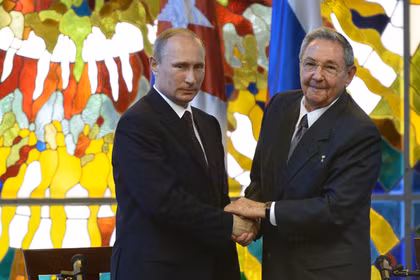 Tổng thống Nga Vladimir Putin và nhà lãnh đạo Cuba Raul Castro trong chuyến thăm Cuba hôm 11/7 vừa qua