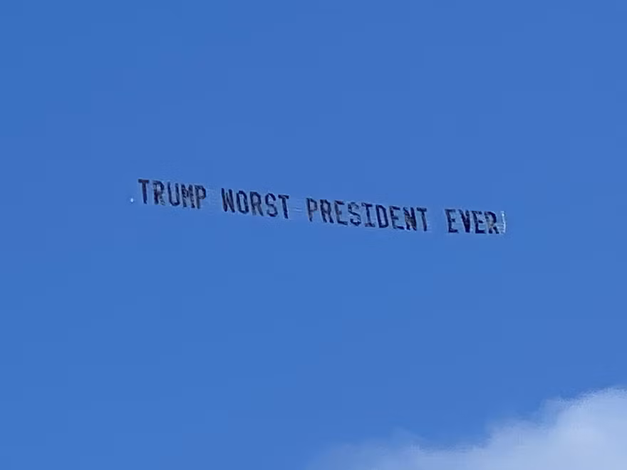 Ông Trump bị cư dân Florida chế nhạo ngay tại tư dinh