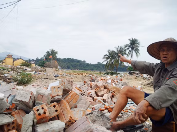 Người Nam Ô: 'Dinh, miếu ở đây thiêng lắm!'