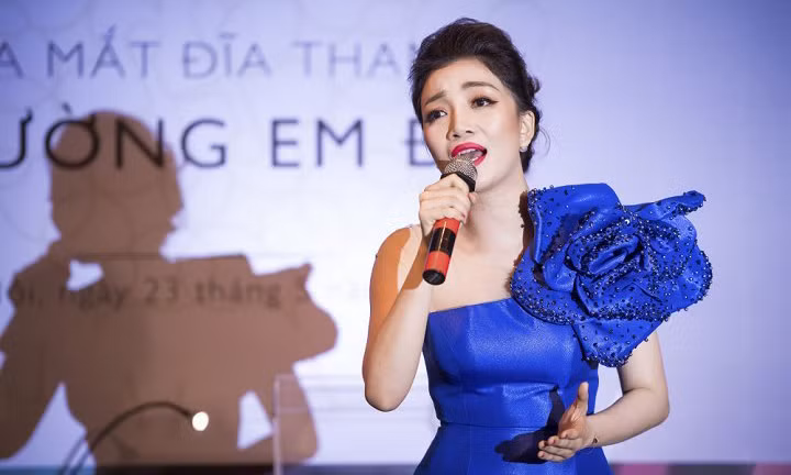 Nữ ca sĩ Phạm Thu Hà.