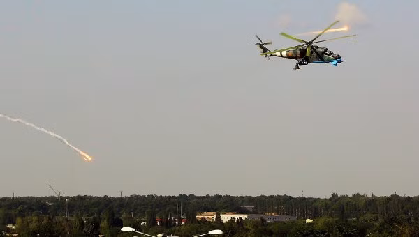 Ukraine mở cuộc tấn công, Donetsk râm ran tiếng súng