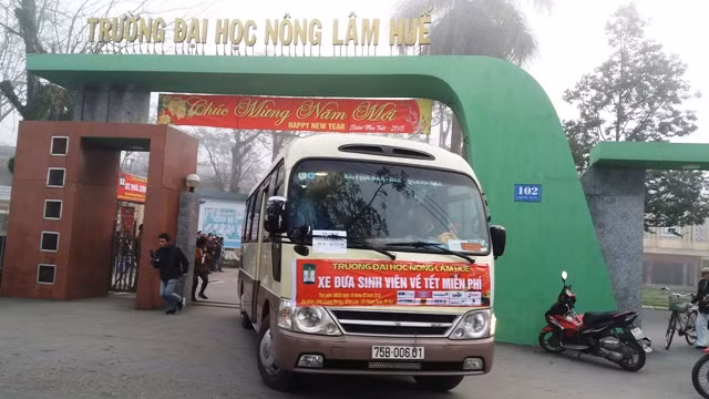 Gần 500 sinh viên được đưa đón miễn phí về tận quê xa đón Tết