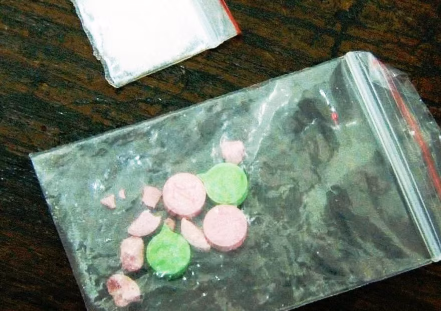 5 dân chơi 'lắc' xuyên đêm từ quán bar qua khách sạn