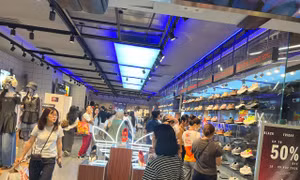 Tín đồ thời trang TPHCM nườm nượp săn Black Friday sớm