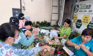 ‘Săn’ thực phẩm ngon, giá mềm ăn lễ