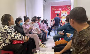 Ngược đời: Xếp hàng cả ngày không bán được vàng SJC