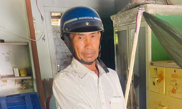 Cụ ông 73 tuổi bị chặn đường cướp tiền và vé số