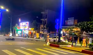 Nam thanh niên đi xe máy Exciter tốc độ cao tông vào ô tô bị tử vong