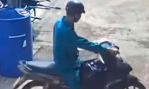 Đột nhập nhà dân phá két sắt lấy sạch vàng và đô la Mỹ