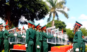 Xúc động lễ an táng 18 hài cốt liệt sĩ hy sinh ở Campuchia