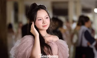 Nữ sinh rạng rỡ trong dạ hội cuối khóa